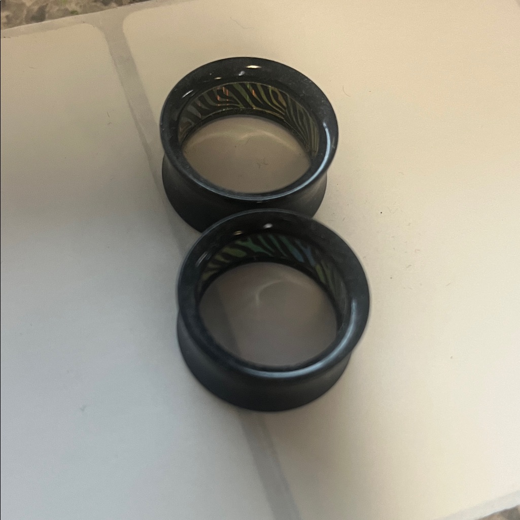 Black Ear Gauges With Patterned Interior 7/8